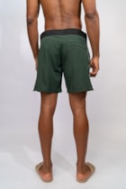 BOARDSHORT VERDE LISTRAS-c1495acd-6e27-4318-a577-3f55b5f6391c