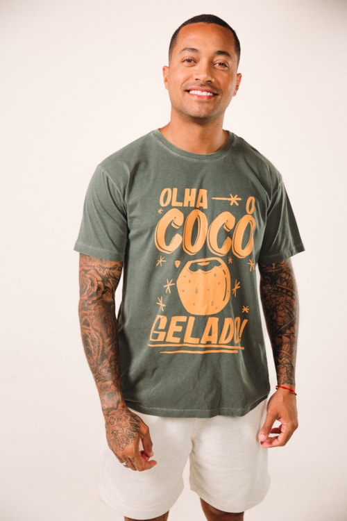 CAMISETA OLHA O COCO-ce536175-091c-49d5-a5ee-b10cdaf57d5d