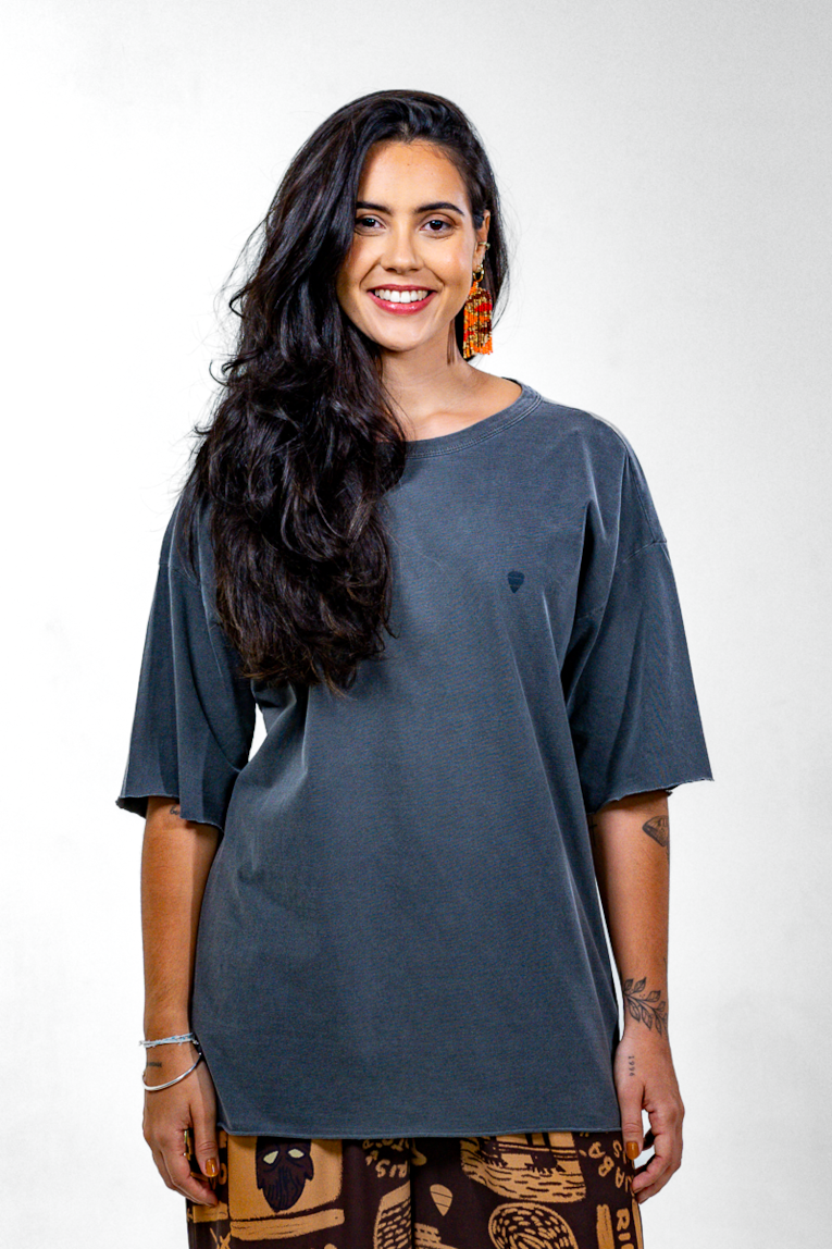 CAMISETA OVERSIZED BASICA MAS NEM TANTO-b45b9d7e-72ca-47f6-9ec9-65a440fb20a0